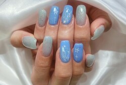 「ハンド 定額デザイン」人魚の尻尾のシールを使った夏らしいデザインです♪カラーもブルーに変更でよりマーメイド感が！