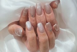 「ハンド ワンカラー絶妙な色合いのラメカラーです！」言葉では表せないような色味がおしゃれ感を増します！