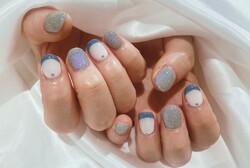 「ハンド ライトコース」サンプル通りのカラーでお作りしています！ ライトコースでは、フラッシュネイルもデザインに含めます