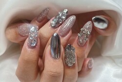 「ハンド ミドルコース」ミラーネイルとフラッシュネイルでキラキラしていてとても可愛いです！ 