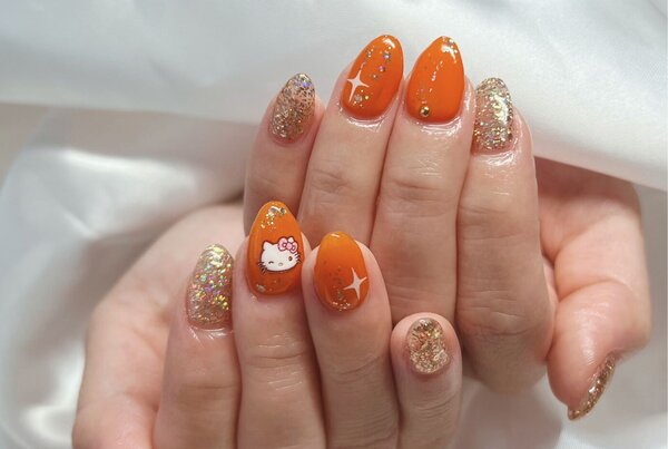 「ハンド 定額デザイン」夏色にチェンジしてネオンオレンジと大粒ゴールドでキラキラに！|Nail Salon Linda