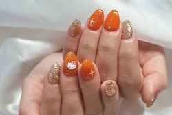 「ハンド 定額デザイン」夏色にチェンジしてネオンオレンジと大粒ゴールドでキラキラに！|Nail Salon Linda