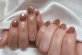 「ハンド マグネット ワンカラー」先端側に光を集めると、フレンチのようなデザインになります！|Nail Salon Linda