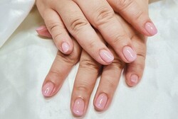 「ハンド グラデーション」ほんのり薄づきの紫カラーが、お手元をより綺麗に見せてくれます^ ^|Nail Salon Linda