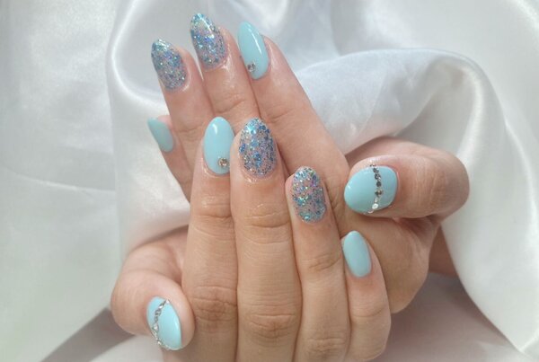 「ハンド 定額デザイン」お色変更で夏を感じる涼しげなデザインになりました!|Nail Salon Linda