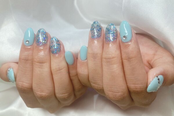 「ハンド 定額デザイン」お色変更で夏を感じる涼しげなデザインになりました!|Nail Salon Linda