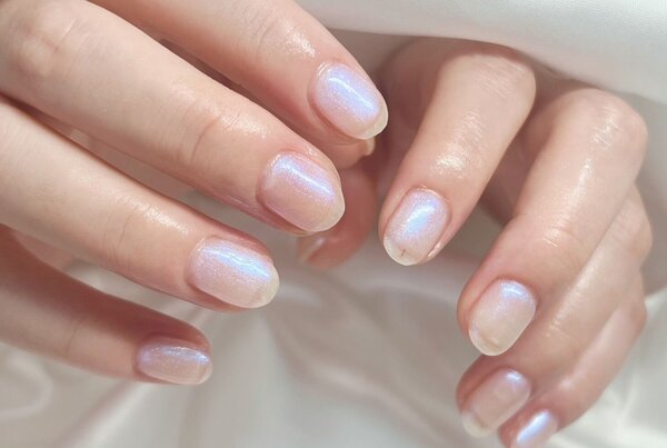 「ハンド クリア・ワンカラー」偏光パールで夏のネイルを涼しげに！|Nail Salon Linda