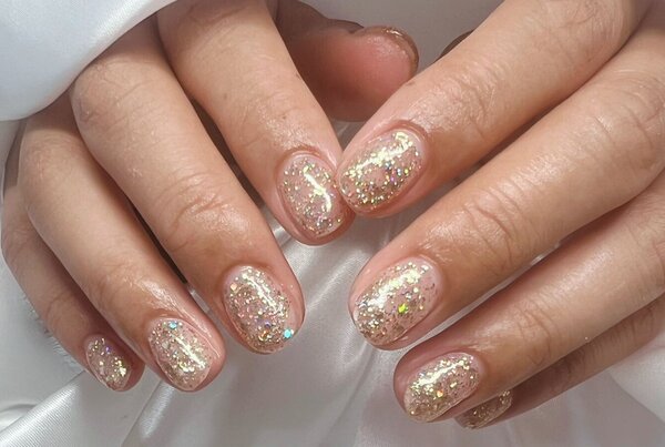 「ハンド クリア・ラメワンカラー」クリア感を少し残してゴージャスなラメグリッターです|Nail Salon Linda