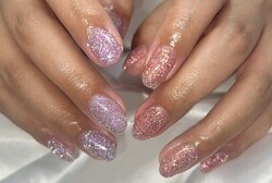 「ハンド フラッシュ・ワンカラー」フラッシュグリッターを2色づかいで可愛いをギュっ！|Nail Salon Linda