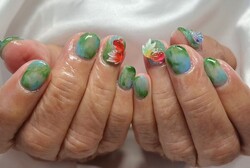 「ハンド ライトコース」海辺の砂のようなつぶつぶ感のあるカラーとニュアンスで夏ネイル|Nail Salon Linda