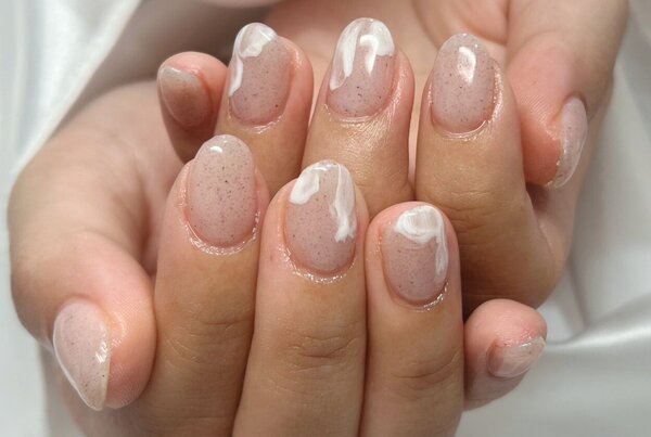 「ハンド 定額デザイン海辺の砂のようなつぶつぶ感のあるカラーとニュアンスで夏ネイル|Nail Salon Linda