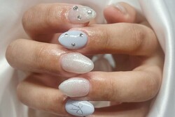 「ハンド 定額デザイン」定額ネイルの色変えverです！ パステルブルーで上品に涼しげなネイルです|Nail Salon Linda