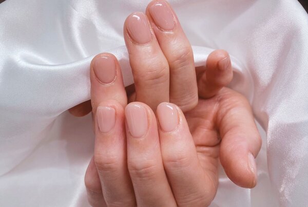 「ハンド ワンカラー」シンプルな素肌の色に近いようなお色味です！ 仕事上、派手な色が難しい方も爪の強度を保つ為にネイルを|Nail Salon Linda