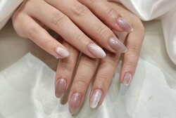 「ハンド マグネット・ワンカラー」角度によって見え方の違うマグネットネイル！ 肌馴染みカラーも人気です^ ^|Nail Salon Linda