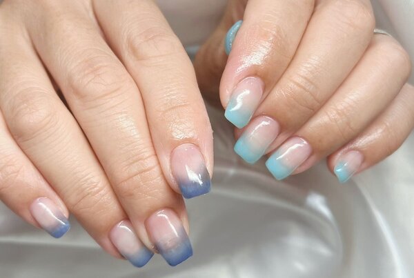 「ハンド グラデーション」涼しげグラデーションネイルです 夏カラーでさわやかに！|Nail Salon Linda