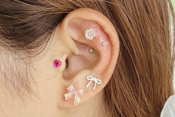 「耳ツボジュエリーです！」バランスよく可愛いパーツをツボに配置します！|Nail Salon Linda