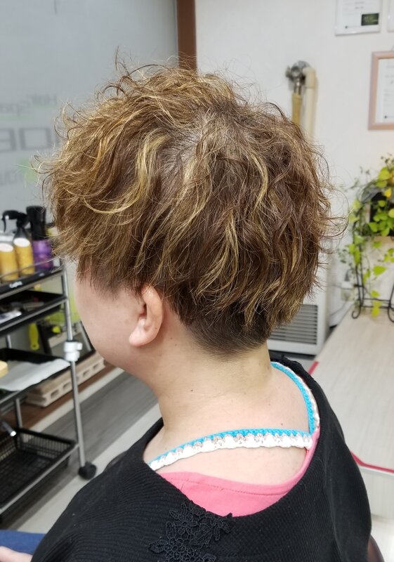 2ブロベリーショート強めウェーブ+ハイライト☆|Hair Space 108