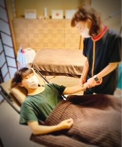 ハンドマッサージ|BellaVita (ベラ・ヴィータ）