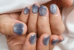 「ハンド マグネット ワンカラー」フラッシュも混ざったフラッシュマグネットネイルになります！ 普通のマグネットよりラメ感