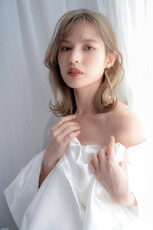 外国人風ハイトーンカラーモテくびれミディ|Hair Make TOP SHAPE