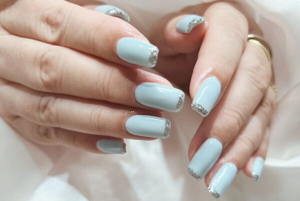「ハンド ライトコース」スキニーぱっつんフレンチ|Nail Salon Linda