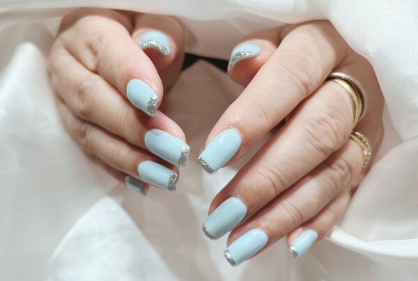 「ハンド ライトコース」スキニーぱっつんフレンチ|Nail Salon Linda