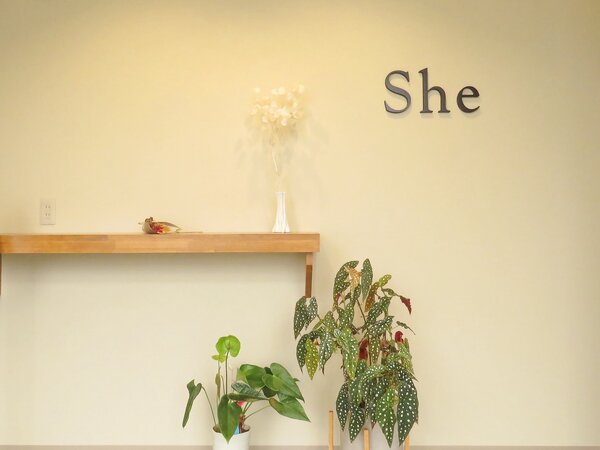 内観①|大人の女性のヘアサロンShe 浜松三方原店