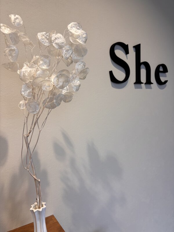 内観①|大人の女性のヘアサロンShe 浜松三方原店