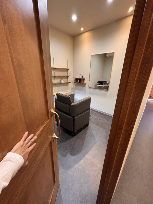 内観②|大人の女性のヘアサロンShe 浜松三方原店