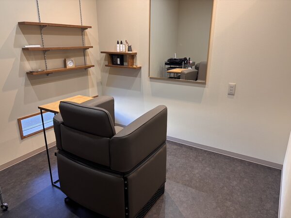 内観③|大人の女性のヘアサロンShe 浜松三方原店