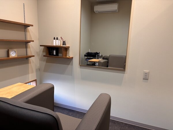 内観③|大人の女性のヘアサロンShe 浜松三方原店