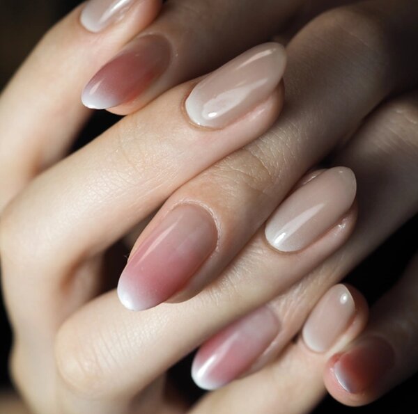 スタイル写真⓺：ダブルグラデーション or 根元グラデーション¥9,350|ネイルサロン Be happy