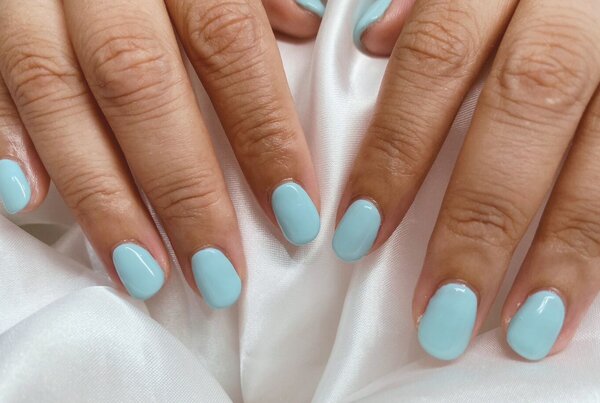 「ハンド ワンカラー」今夏サロン人気カラーのブルー！ 日焼けした肌によく似合います！|Nail Salon Linda