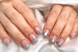 「ハンド グラデーション」青みのあるグレーで大人っぽい仕上がりです！ オフィスでも挑戦しやすい色味です！