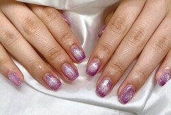 「ハンド マグネットワンカラー」フラッシュネイルが混ざったジェルでとてもキラキラ感もしっかりめで華やかです！