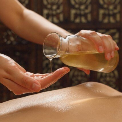 オイルマッサージ|タイ古式マッサージ ミン ロッブリー