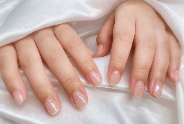 「ハンド クリアネイル」透明なままの仕上がりになります！ 自爪とは違い、艶感も出て強度もでます！ カラーが難しい方にも！|Nail Salon Linda