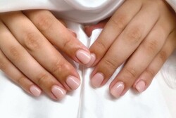 「ハンド ワンカラー」スキンカラーで肌馴染みもよく、上品な仕上がりです！ 派手なお色味が職場的に難しい方にとてもおすすめ