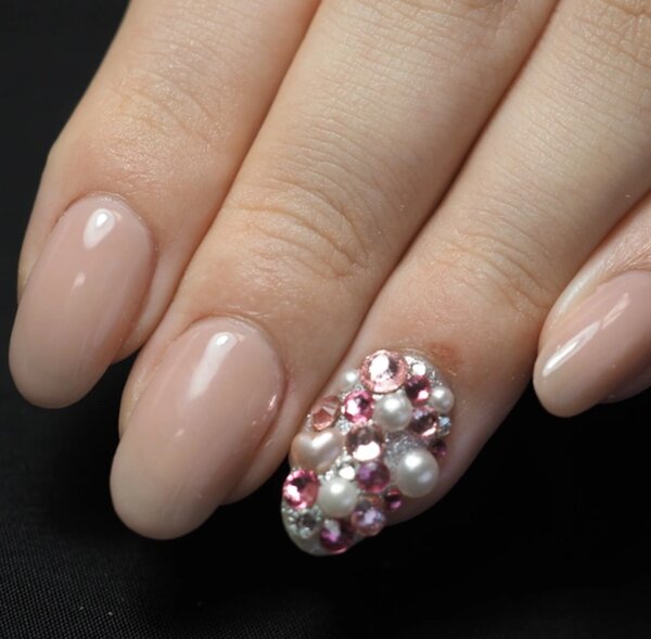 スタイル写真⑨：【追加オプション】ポイントアート￥1,000|ネイルサロン Be happy