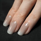 スタイル写真⑤： ワンカラーonエアブラシ¥9,350|ネイルサロン Be happy