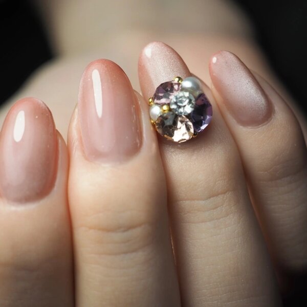 スタイル写真①：プリズムマグネット¥9,900|ネイルサロン Be happy