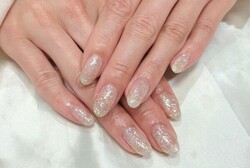 「ハンド ラメ・ワンカラー」お色味変更で涼しげな雰囲気に！ 大小様々なラメが人気です！ 指先をより華やかに^ ^