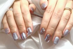 「ハンド ライトコース」ミラーとマグネットを使用しているデザインです！ どちらも光沢感が強くて素敵です！