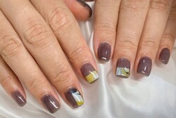 「ハンド 定額デザイン」色味を変更して、おしゃれな雰囲気に仕上がりました！落ち着いたネイビーカラー、とてもおすすめです！