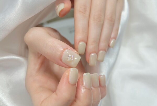 「ハンド 定額デザイン」定額ネイルのカラーチェンジです。 優しい夏色ネイルです|Nail Salon Linda