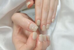 「ハンド 定額デザイン」定額ネイルのカラーチェンジです。 優しい夏色ネイルです|Nail Salon Linda