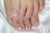 「フット フラッシュネイル」フットフラッシュネイルで夏の日差しにキラッキラグリッターです！  #鎌倉ネイルサロン #大船|Nail Salon Linda