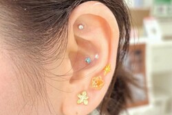 「耳ツボジュエリー」冷え性や肩こりにも効果が期待できます！ お試しください^ ^|Nail Salon Linda