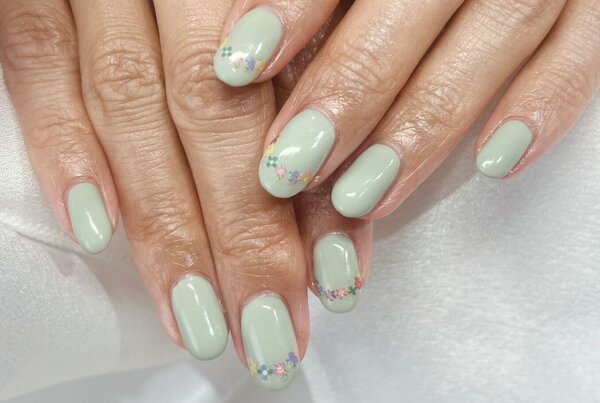 「ハンド 定額デザイン」定額ネイルを色変えで。 夏色にも秋色にも映えるカラーを9月ネイルに！|Nail Salon Linda