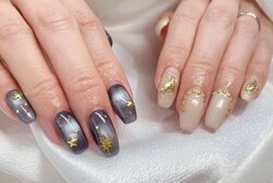 「ハンド ミドルコース」両手でデザインを変えています！ まるで、太陽と月のような対比的な色味でとてもお洒落な雰囲気に！